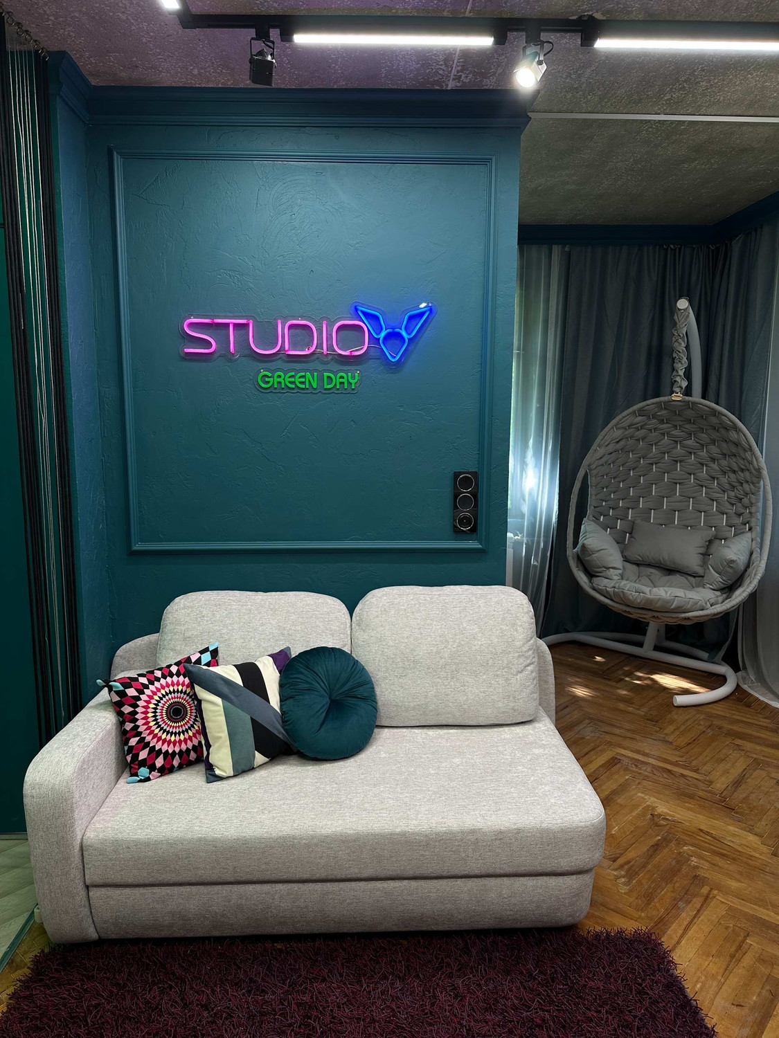 Фото компании Компания по аренде дизайнерских апартаментов Studio V Сеть