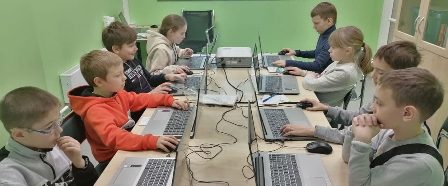 Фото компании Школа программирования и робототехники для детей Пиксель на улице Коломийца Сеть