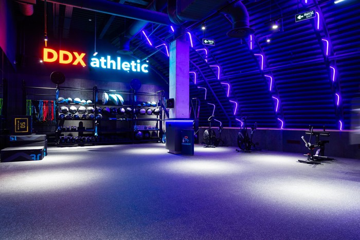 Фото компании Фитнес-клуб DDX Fitness в ЖК UNO Сеть